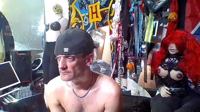 Snapshot of slinginbigD chatting on November 1, 8:51 am slinginbigD online show from November 1, 8:51 am