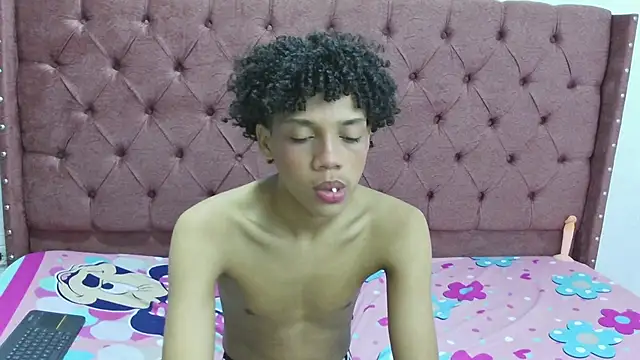 Snapshot of jony_honey chatting on December 18, 1:45 pm jony honey online show from December 18, 1:45 pm