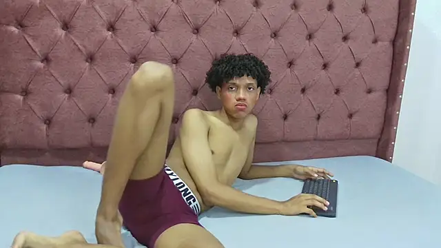 Snapshot of jony_honey chatting on December 28, 1:40 pm jony honey online show from December 28, 1:40 pm