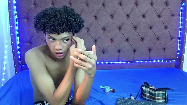 Snapshot of jony_honey chatting on December 7, 1:29 pm jony honey online show from December 7, 1:29 pm