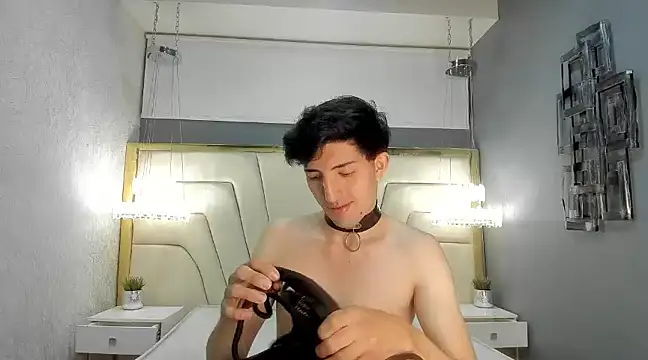 Un Slutty online show from February 15, 8:12 pm