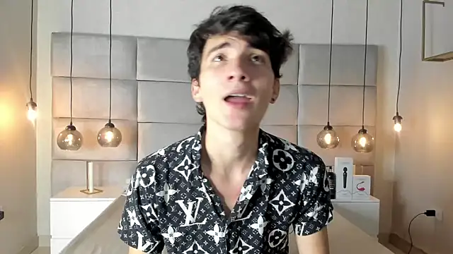 MaxHeat  online show from December 10, 3:41 am