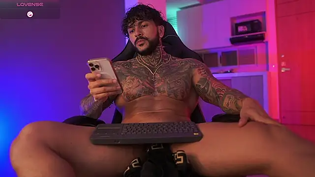 Snapshot of mariano_costa chatting on October 18, 4:28 am mariano costa online show from October 18, 4:28 am