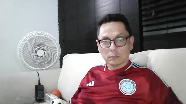 Snapshot of MarcusKelvin chatting on October 9, 1:10 am MarcusKelvin online show from October 9, 1:10 am