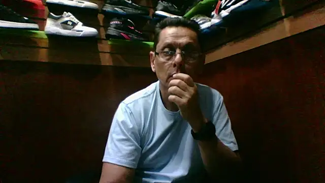 Snapshot of MarcusKelvin chatting on October 22, 3:38 pm MarcusKelvin online show from October 22, 3:38 pm