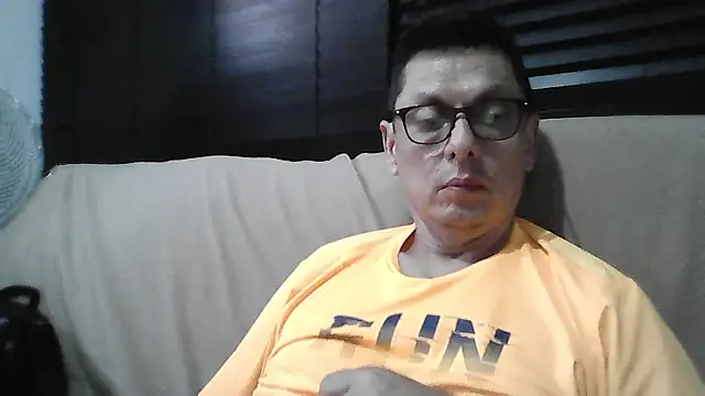 Snapshot of MarcusKelvin chatting on October 11, 1:42 am MarcusKelvin online show from October 11, 1:42 am