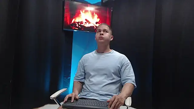 dominick crawford01 online show from February 27, 9:14 pm