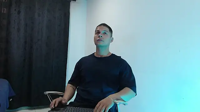 dominick crawford01 online show from December 20, 9:17 pm