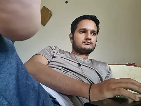 Snapshot of Jonrobinso chatting on October 29, 5:32 am Jonrobinso online show from October 29, 5:32 am