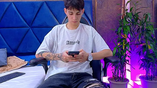 Lion Foster01 online show from February 4, 11:44 pm