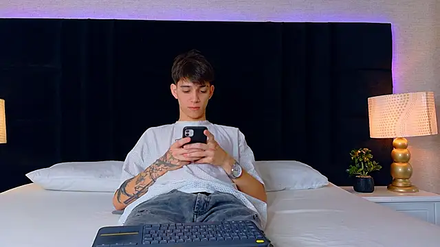 Lion Foster01 online show from February 23, 11:17 pm