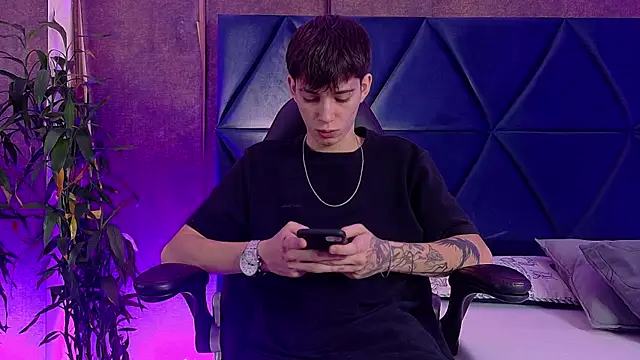 Lion Foster01 online show from February 10, 9:41 pm