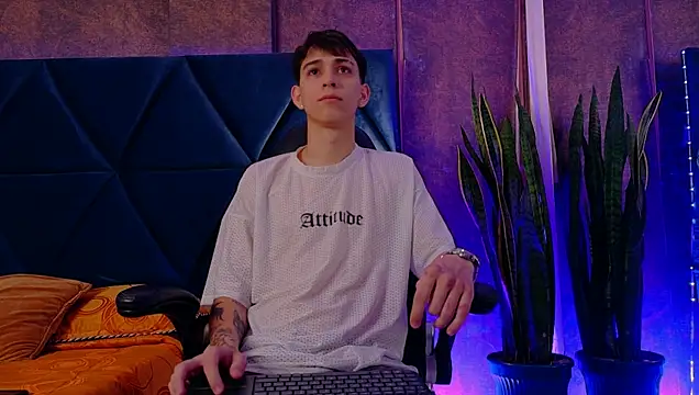 Lion Foster01 online show from December 4, 9:33 pm