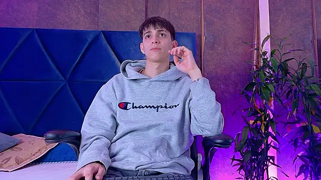 Lion Foster01 online show from February 3, 11:43 pm