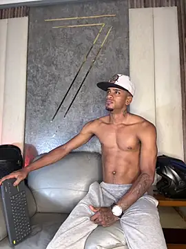 AaronCruz  online show from May 19, 11:00 pm