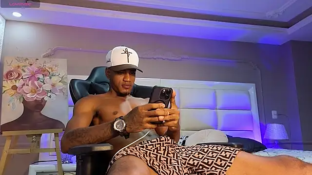 AaronCruz  online show from May 9, 1:50 am