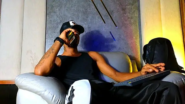 AaronCruz  online show from June 9, 8:54 pm