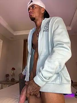 AaronCruz  online show from May 5, 9:15 pm