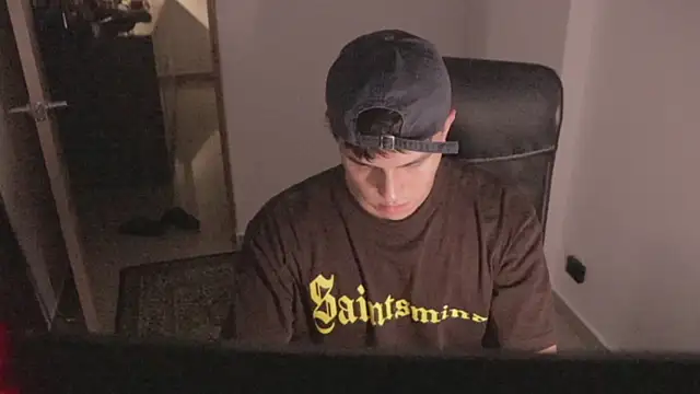 Snapshot of Tony_Hoffa chatting on September 14, 2:35 am Tony Hoffa online show from September 14, 2:35 am