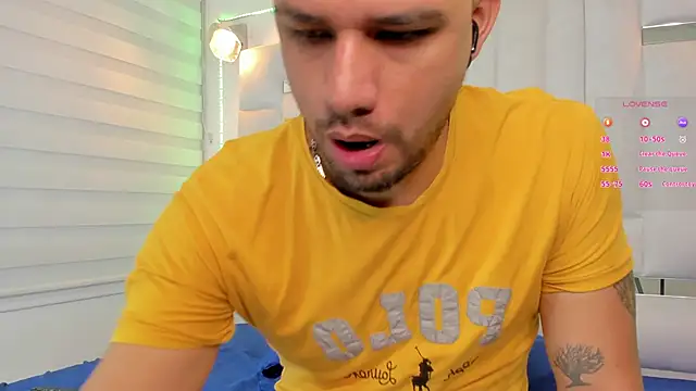 Snapshot of Jacoob19_ chatting on December 4, 12:58 pm Jacoob19 online show from December 4, 12:58 pm