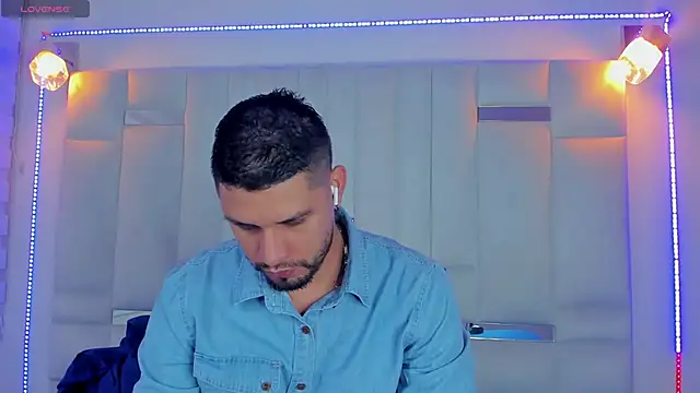 Snapshot of Jacoob19_ chatting on February 21, 3:32 pm Jacoob19 online show from February 21, 3:32 pm