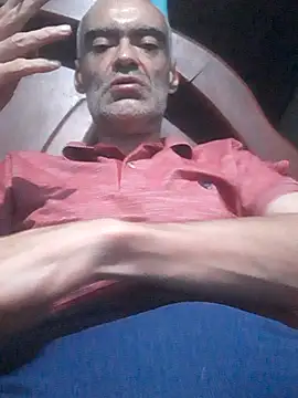 Snapshot of hugosafado333 chatting on October 18, 7:46 am hugosafado333 online show from October 18, 7:46 am