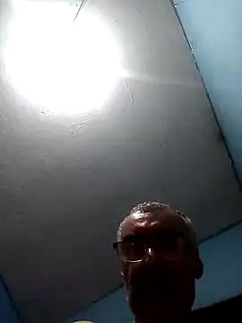 Snapshot of hugosafado333 chatting on January 17, 5:11 am hugosafado333 online show from January 17, 5:11 am