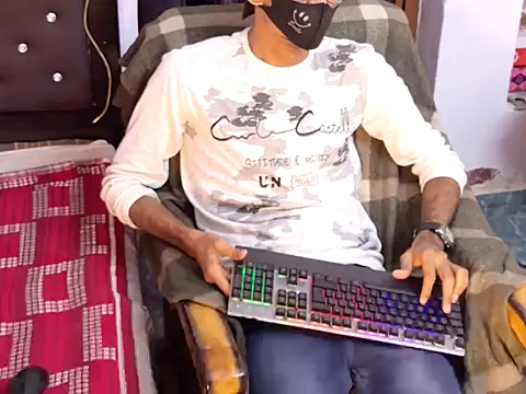 Snapshot of Habibi_big_b chatting on October 14, 6:04 pm Habibi big b online show from October 14, 6:04 pm