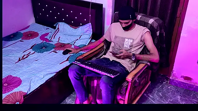 Snapshot of Habibi_big_b chatting on September 13, 5:58 pm Habibi big b online show from September 13, 5:58 pm