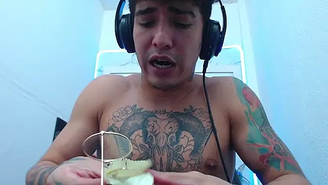 targuerian22 online show from October 31, 6:39 am