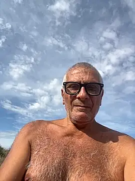 Snapshot of 4n4l1zz4m1 chatting on October 14, 1:18 pm 4n4l1zz4m1 online show from October 14, 1:18 pm