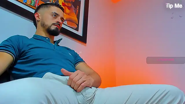 Snapshot of MAXIMUS_MASTE3 chatting on October 22, 9:51 pm MAXIMUS MASTE3 online show from October 22, 9:51 pm