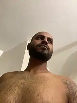 islandvybee55 online show from April 1, 2:03 pm