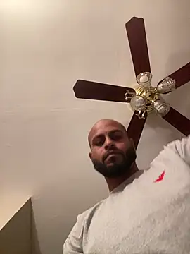 islandvybee55 online show from March 2, 6:14 am