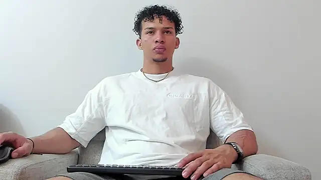 Snapshot of Dominick_star chatting on March 13, 3:44 am Dominick star online show from March 13, 3:44 am