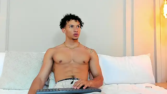 Snapshot of Dominick_star chatting on December 13, 4:00 am Dominick star online show from December 13, 4:00 am