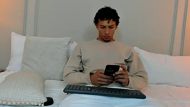 Snapshot of Dominick_star chatting on December 12, 3:32 am Dominick star online show from December 12, 3:32 am