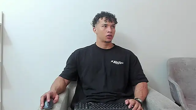 Snapshot of Dominick_star chatting on February 12, 5:15 am Dominick star online show from February 12, 5:15 am