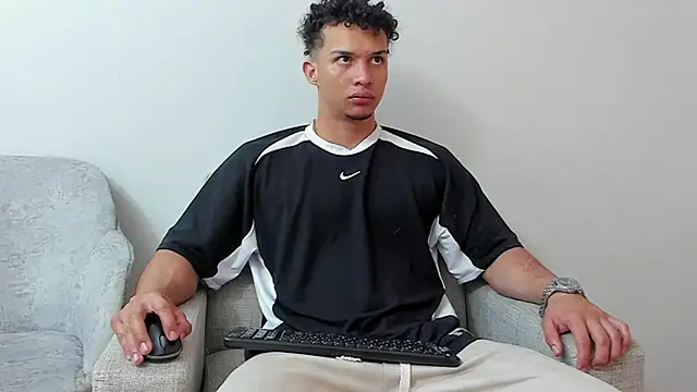 Snapshot of Dominick_star chatting on February 17, 3:36 am Dominick star online show from February 17, 3:36 am