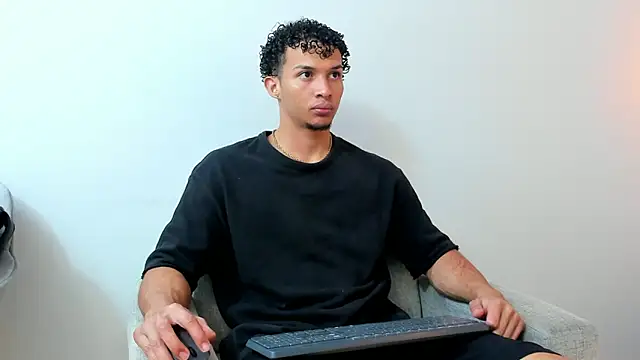 Snapshot of Dominick_star chatting on January 12, 2:56 am Dominick star online show from January 12, 2:56 am