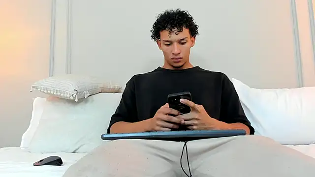 Snapshot of Dominick_star chatting on December 17, 3:17 am Dominick star online show from December 17, 3:17 am