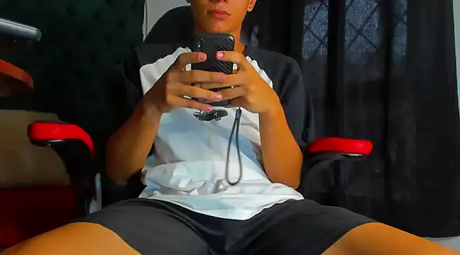 Snapshot of Anthony_mora20 chatting on December 5, 12:33 pm Anthony mora20 online show from December 5, 12:33 pm