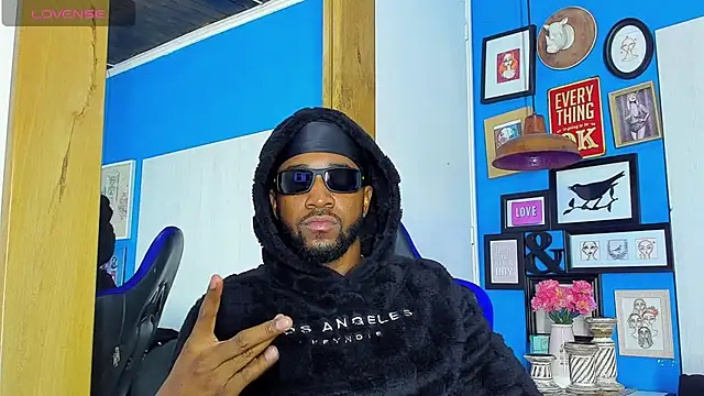 Snapshot of Drake_Nassir4 chatting on October 1, 9:52 pm Drake Nassir4 online show from October 1, 9:52 pm