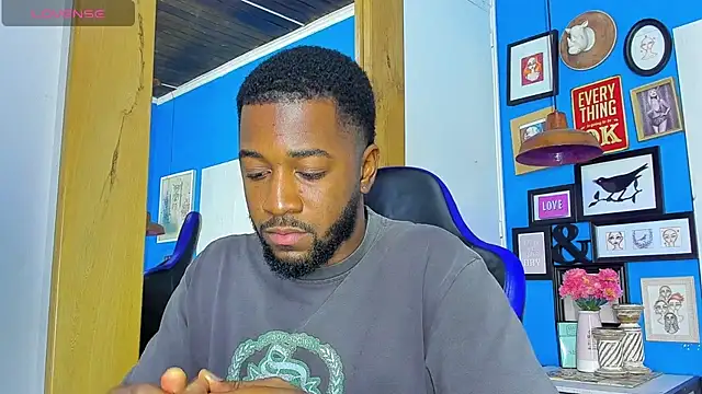 Snapshot of Drake_Nassir4 chatting on October 8, 9:19 pm Drake Nassir4 online show from October 8, 9:19 pm