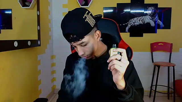 Snapshot of jose_sexycumm chatting on March 16, 7:17 pm jose sexycumm online show from March 16, 7:17 pm