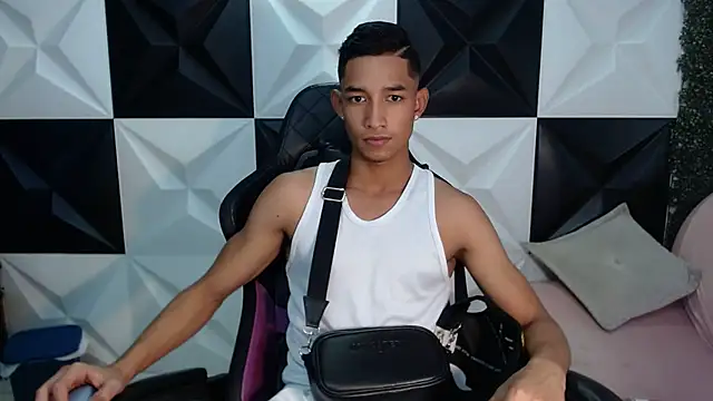 Snapshot of jose_sexycumm chatting on February 22, 8:05 pm jose sexycumm online show from February 22, 8:05 pm