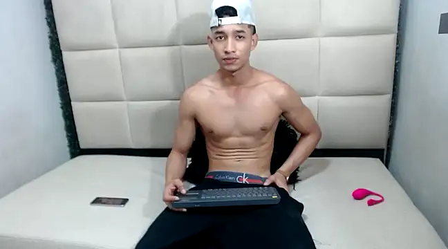 Snapshot of jose_sexycumm chatting on December 24, 7:55 pm jose sexycumm online show from December 24, 7:55 pm