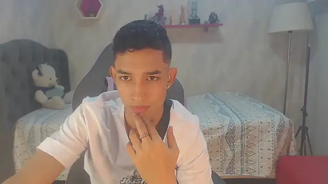 Snapshot of jose_sexycumm chatting on January 24, 3:11 am jose sexycumm online show from January 24, 3:11 am