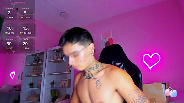 Snapshot of Ian_Castillo_ chatting on September 15, 11:22 am Ian Castillo online show from September 15, 11:22 am