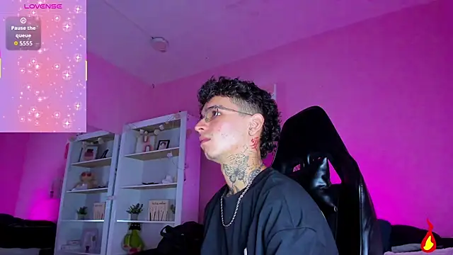 Ian Castillo  online show from January 9, 11:26 am